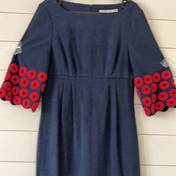 Trina Turk Size 6 Sheath Jersey Empire Waist Red Embroidered Daisy Sleeve - Picture 7 of 16